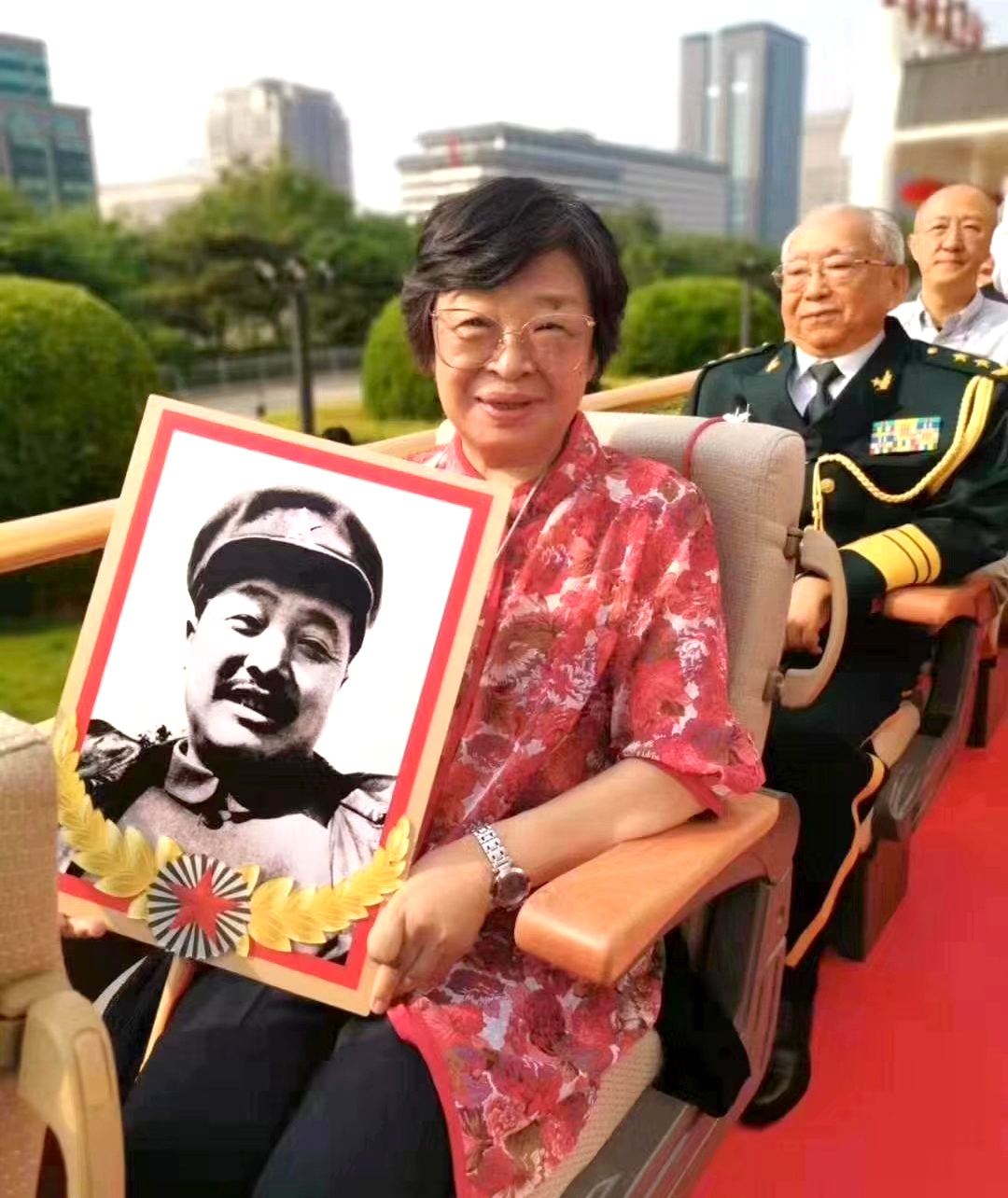 20251121012045431.jpg 常世民与贺龙元帅之女贺晓明5.jpg